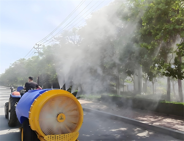 Come si riducono al minimo la deriva dei pesticidi quando si utilizzano spruzzatori per esplosioni d'aria?